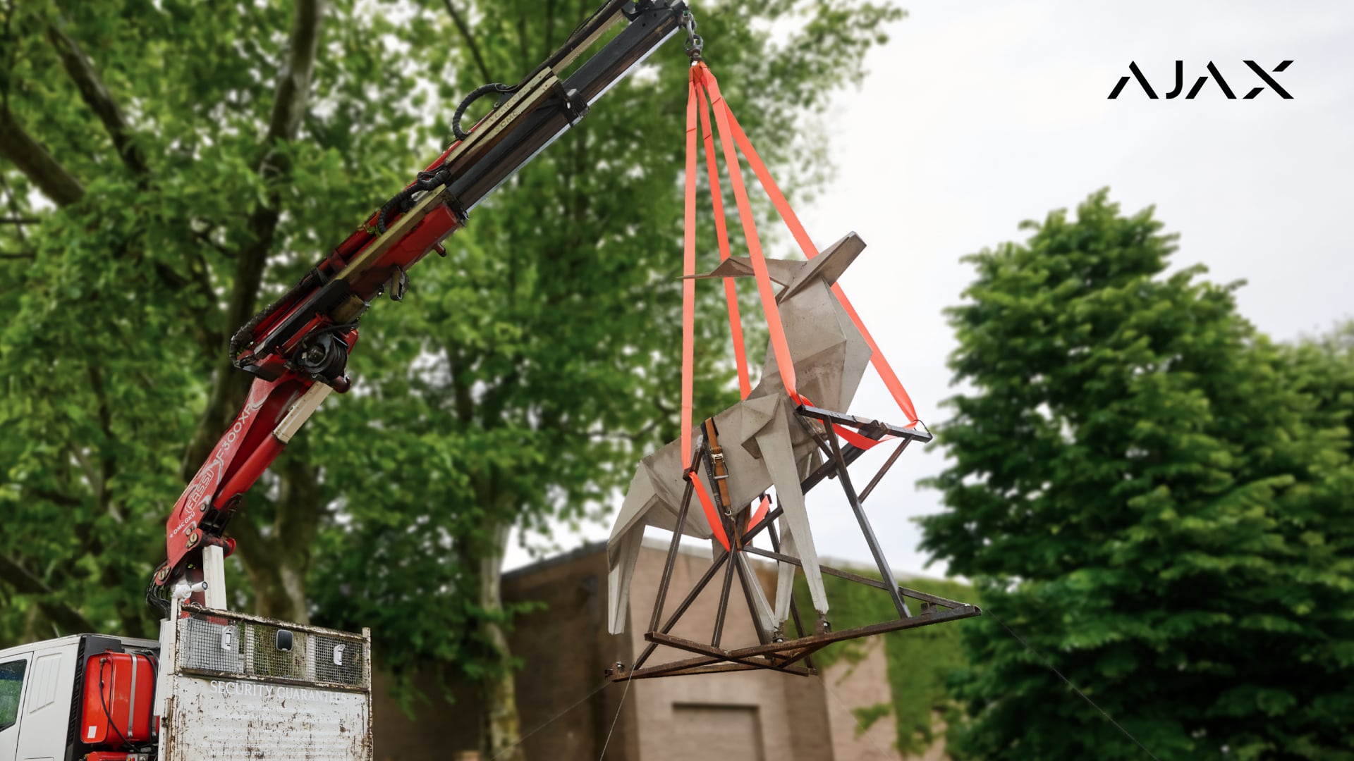 Ajax Systems захищає скульптуру «Оригамі Олень» на Венеційській бієнале 2026