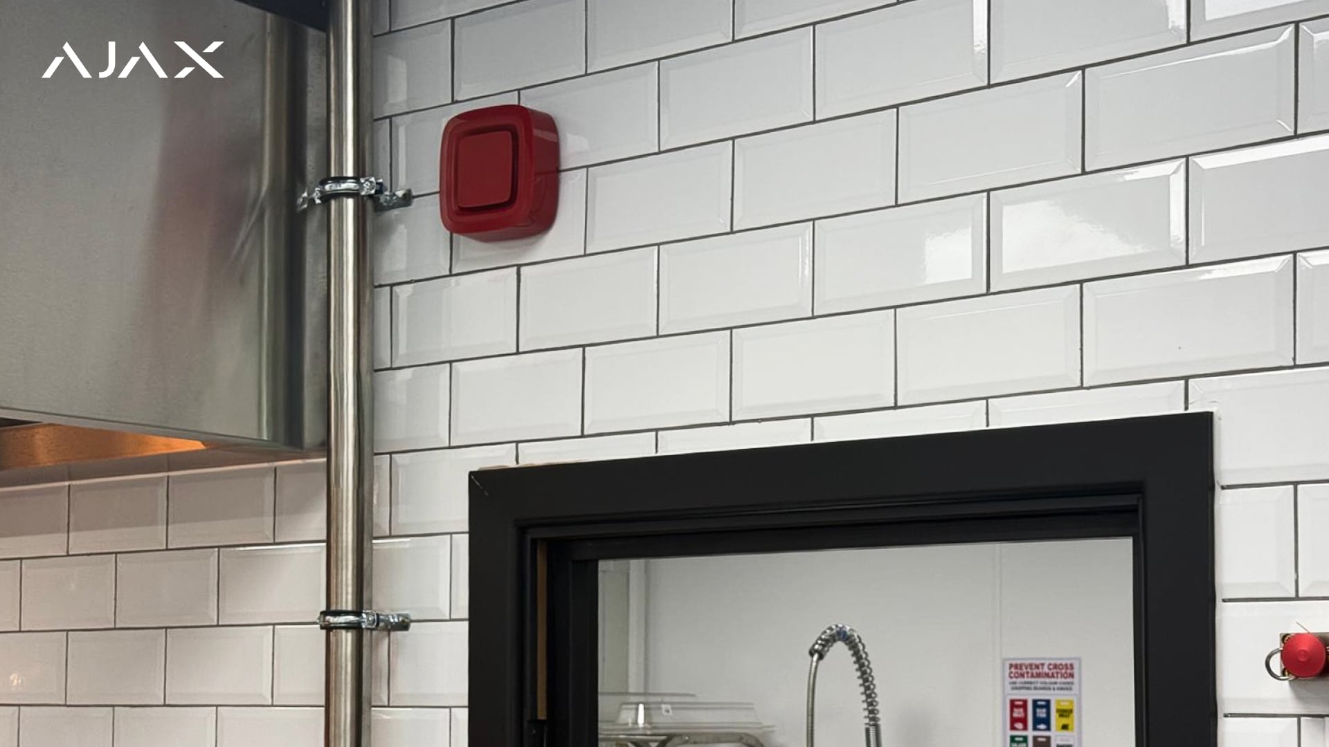 EN54 FireProtect (Sounder/VAD) Jeweller helps ensure alarms are noticed even in busy restaurant environments with high ambient noise levels