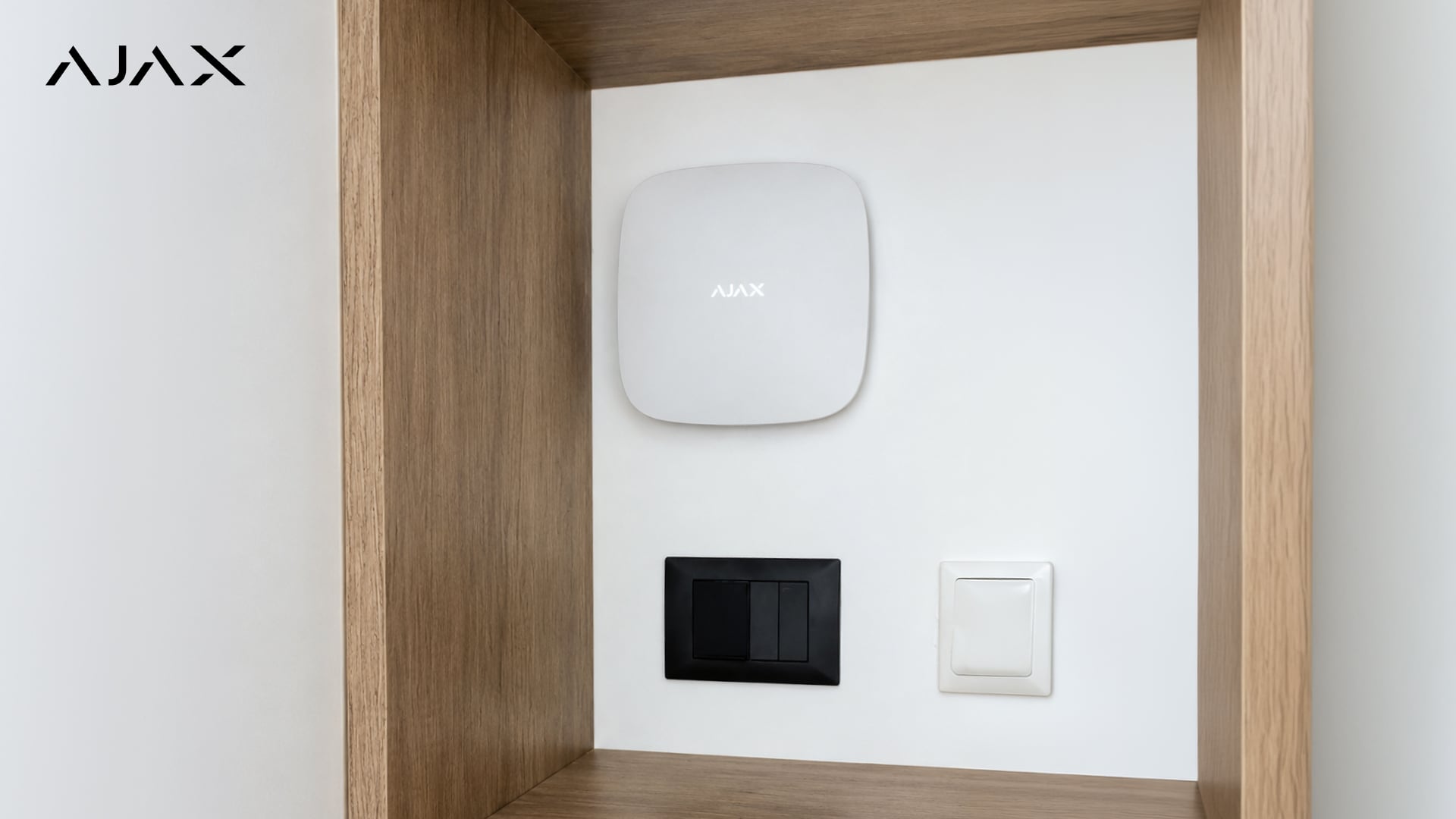 El hub Ajax garantiza una conexión a Internet estable y la comunicación entre los dispositivos