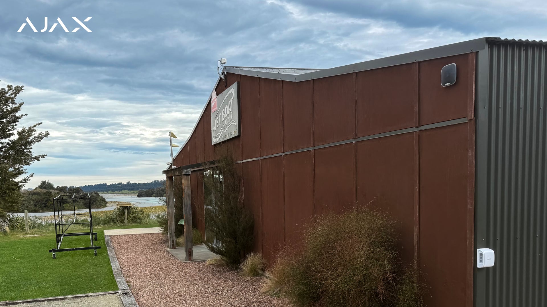 StreetSiren Jeweller exposes intruders right after an alarm