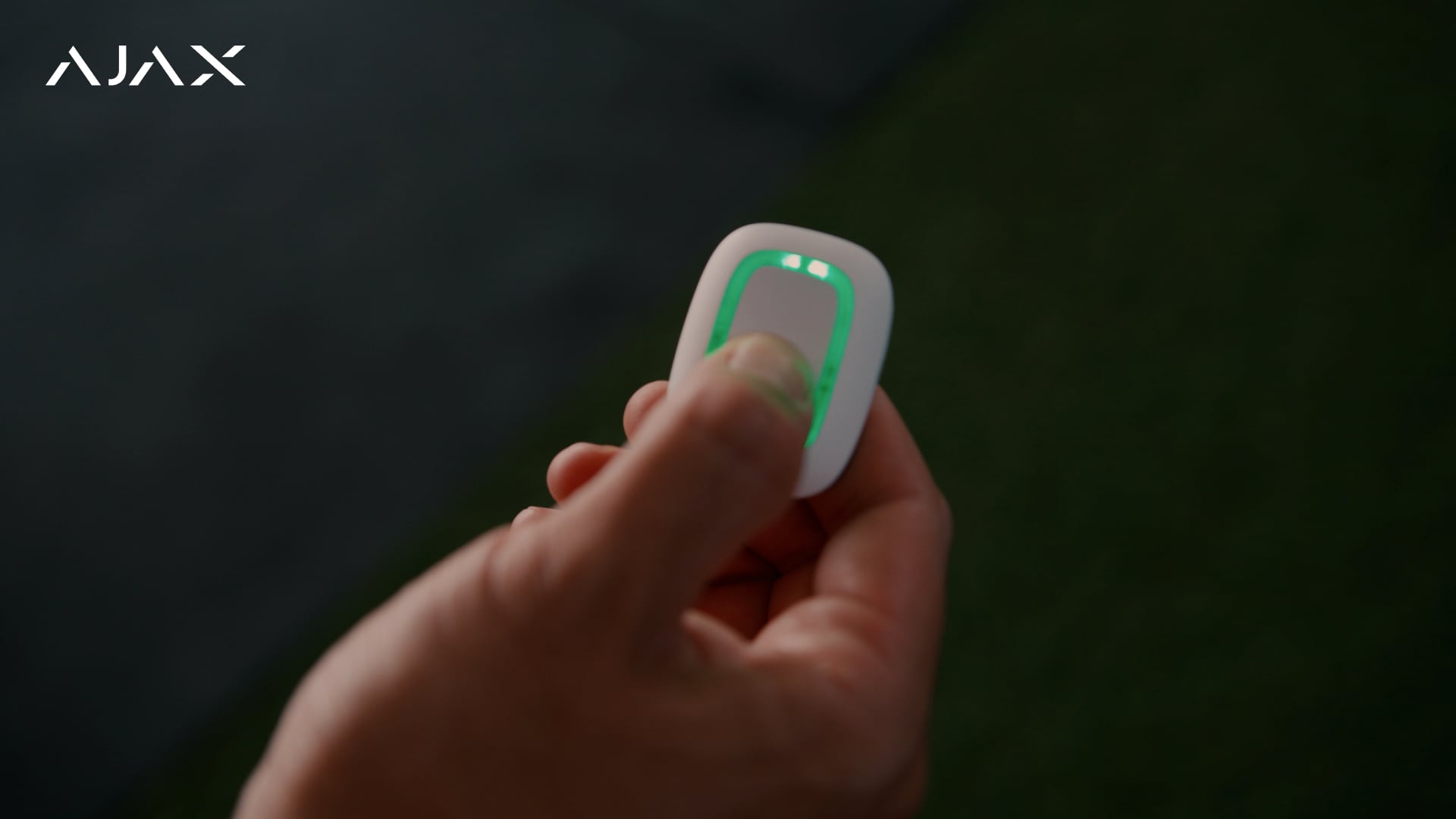 Button Jeweller consente l'attivazione manuale istantanea di scenari di illuminazione e irrigazione