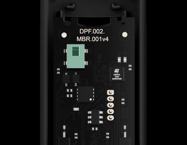 Тампер для защиты от попыток оторвать корпус от поверхности