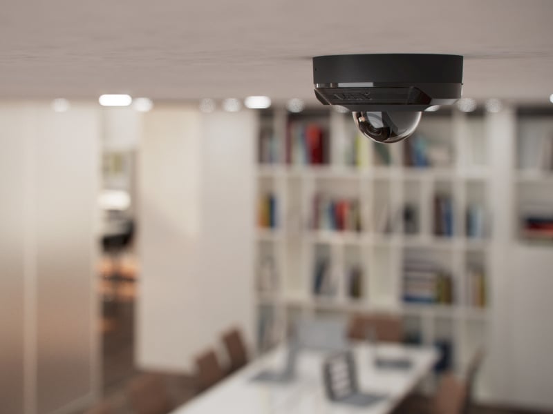 Caméra Ajax DomeCam intégrée dans un espace intérieur