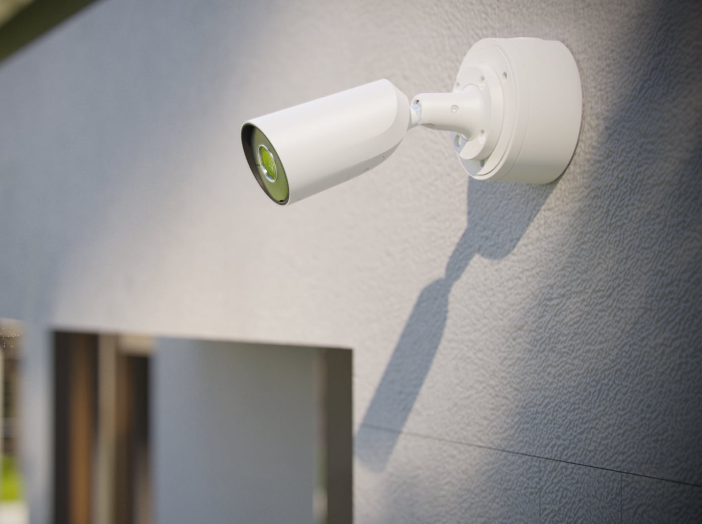 Caméra Ajax BulletCam installée sur une façade