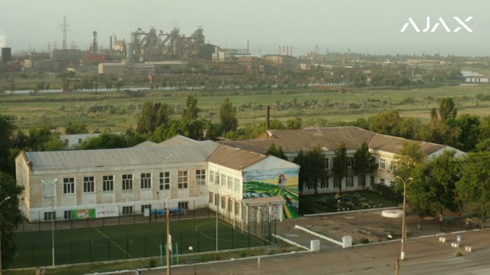 Investir dans la sécurité : comment Ajax protège les écoles à Marioupol